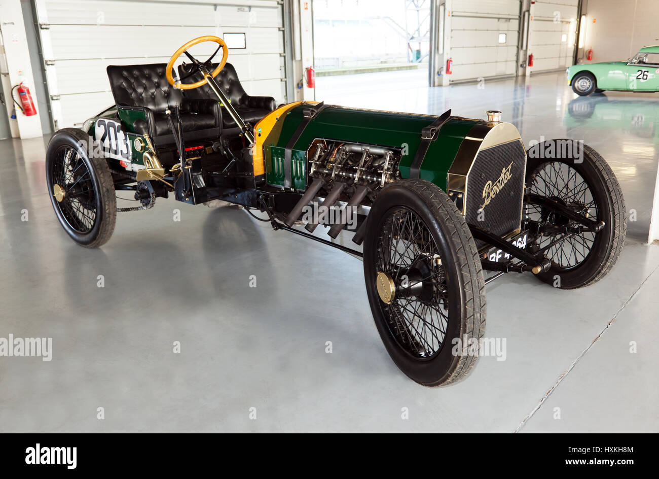 Une voiture de course de 1909 Berliet Curtiss. dans la fosse paddock international garages, au cours de la Journée des médias classique Silverstone Banque D'Images