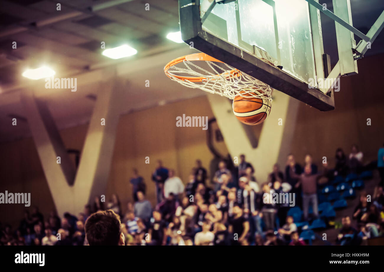 La notation des points gagnants à un match de basket Banque D'Images