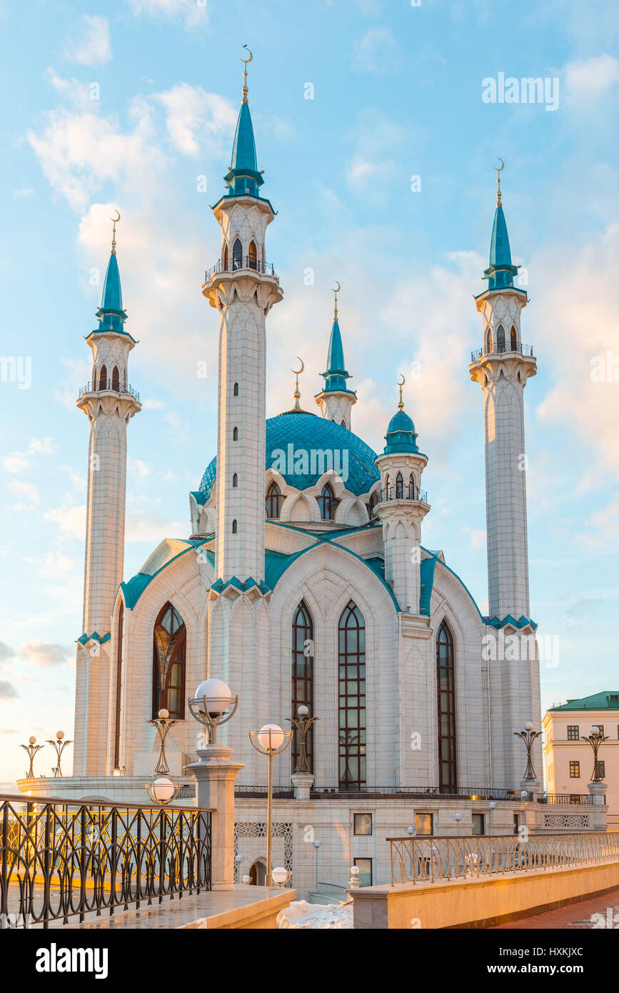 La mosquée Kul-Sharif à Kazan Kremlin au Tatarstan, en Russie. Au coucher du soleil Banque D'Images