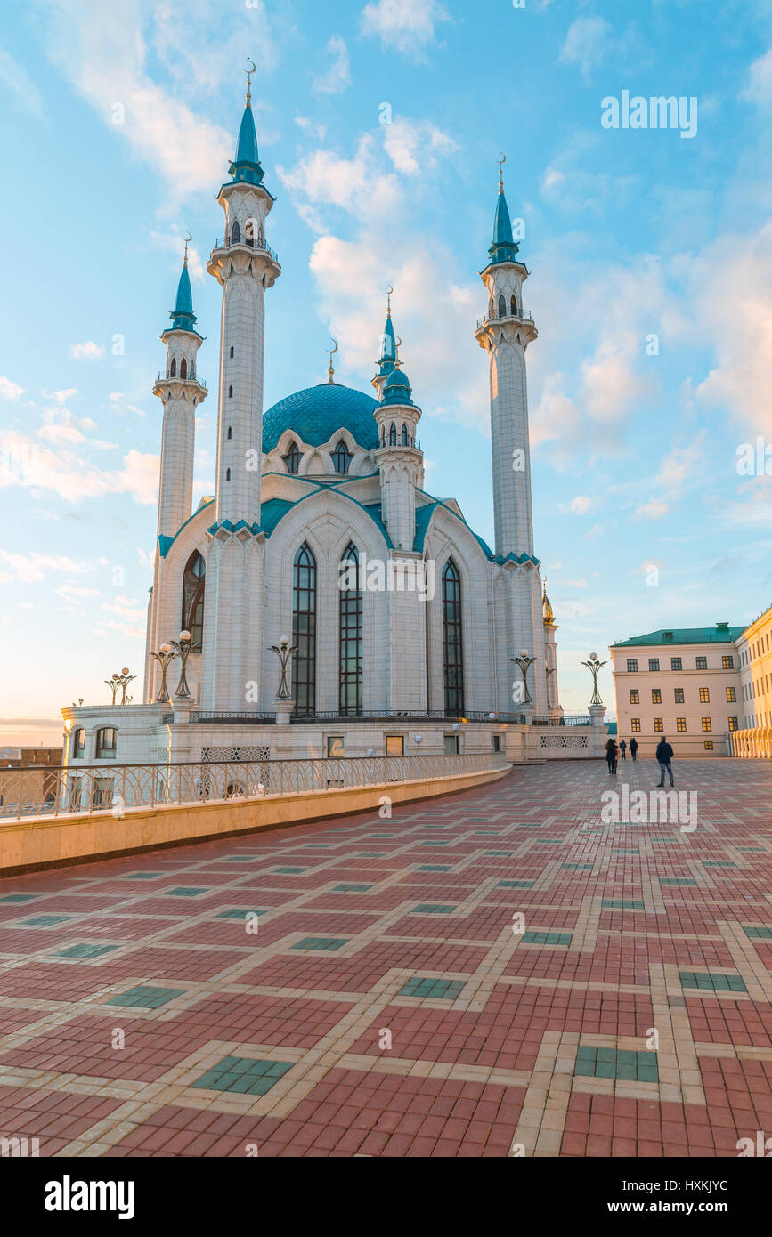 Dans Kul-Sharif mosque in Kremlin de Kazan Tatarstan, en Russie. Au coucher du soleil Banque D'Images