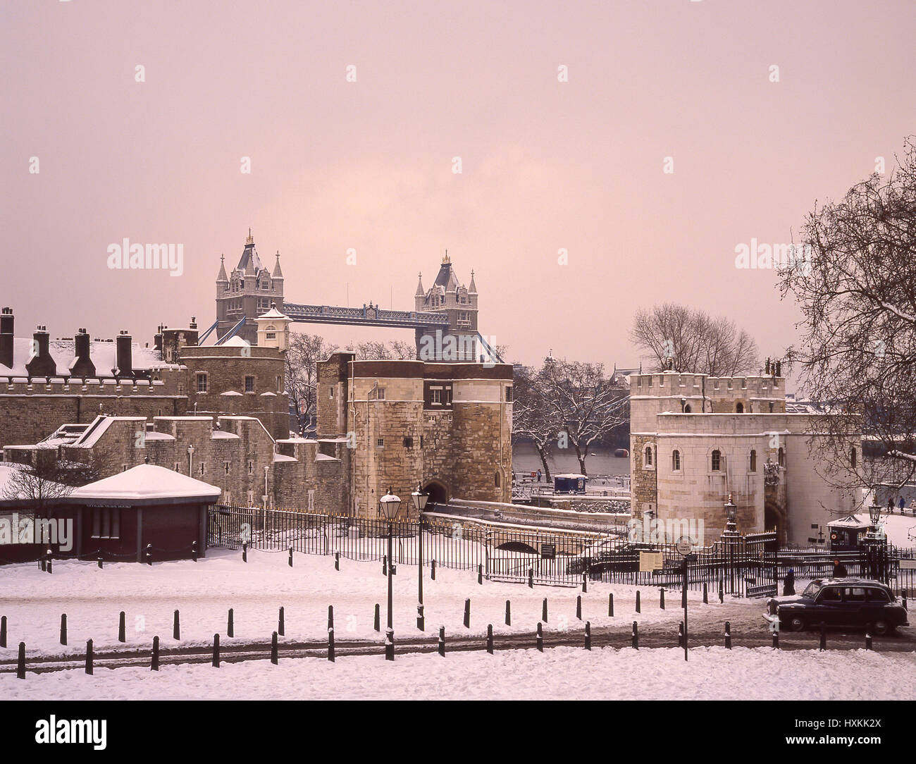 La Tour de Londres en hiver la neige, London Borough de Tower Hamlets, Greater London, Angleterre, Royaume-Uni Banque D'Images