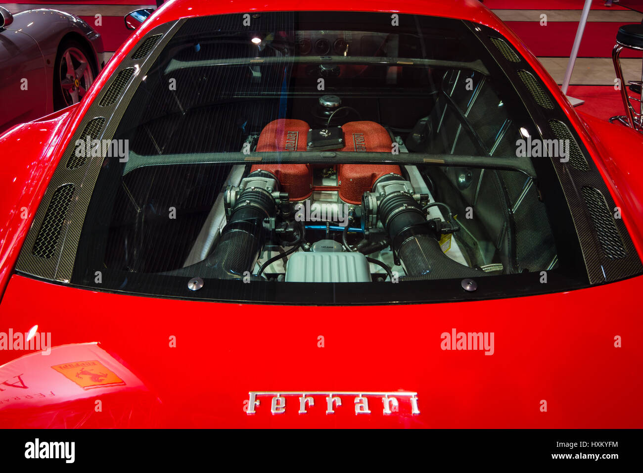 Le compartiment moteur de la Ferrari 360 Challenge Stradale. Plus grand d'Europe Exposition de voitures classiques 'RETRO' classiques Banque D'Images