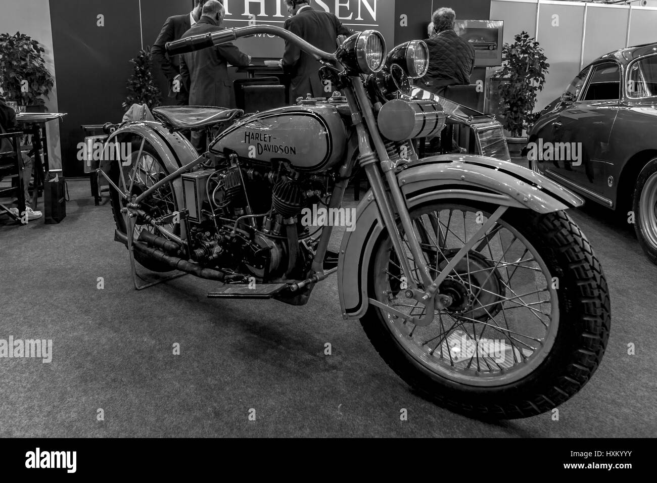 Type de moto Harley-Davidson, 1929 JD. Noir et blanc. Plus grand d'Europe Exposition de voitures classiques 'RETRO' classiques Banque D'Images