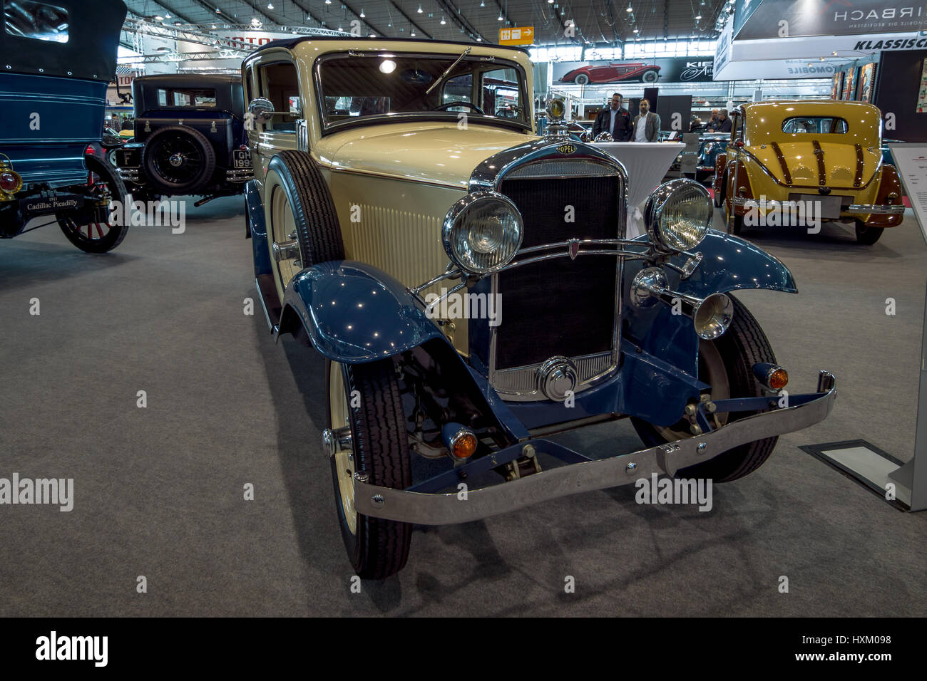 STUTTGART, ALLEMAGNE - Mars 02, 2017 : Petite voiture Opel 1,2 litre, 1934. Plus grand d'Europe Exposition de voitures classiques 'RETRO' classiques Banque D'Images