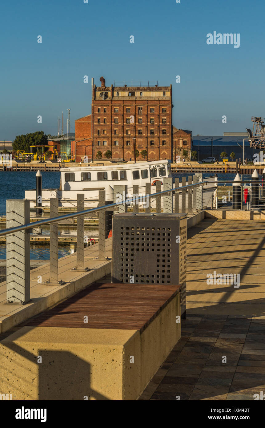 C'est Port Adélaïde Adélaïde et port principal et zone du quai est plein de bâtiments historiques et des services industriels pour la ville Banque D'Images