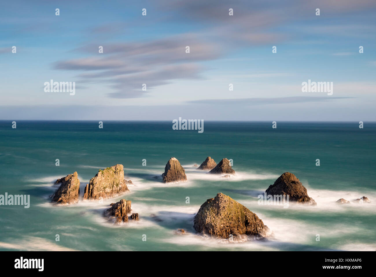 Rochers dans la mer, Catlins, Nugget Point, Otago, Nouvelle-Zélande, Southland Banque D'Images
