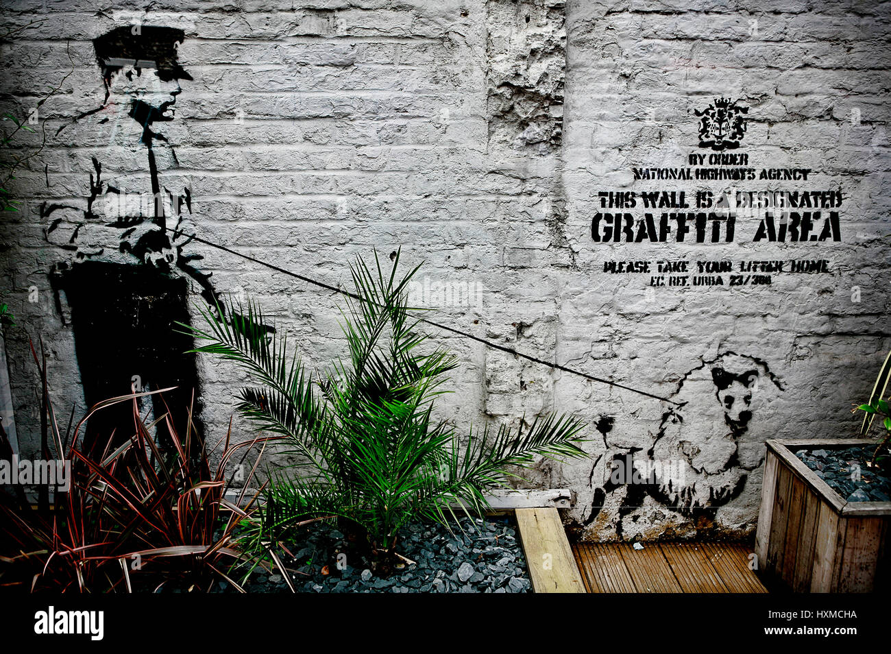 "Ce mur est un espace de l'écriture Graffiti" est une oeuvre de l'artiste de rue britannique Banksy à Londres, en Angleterre. Banque D'Images