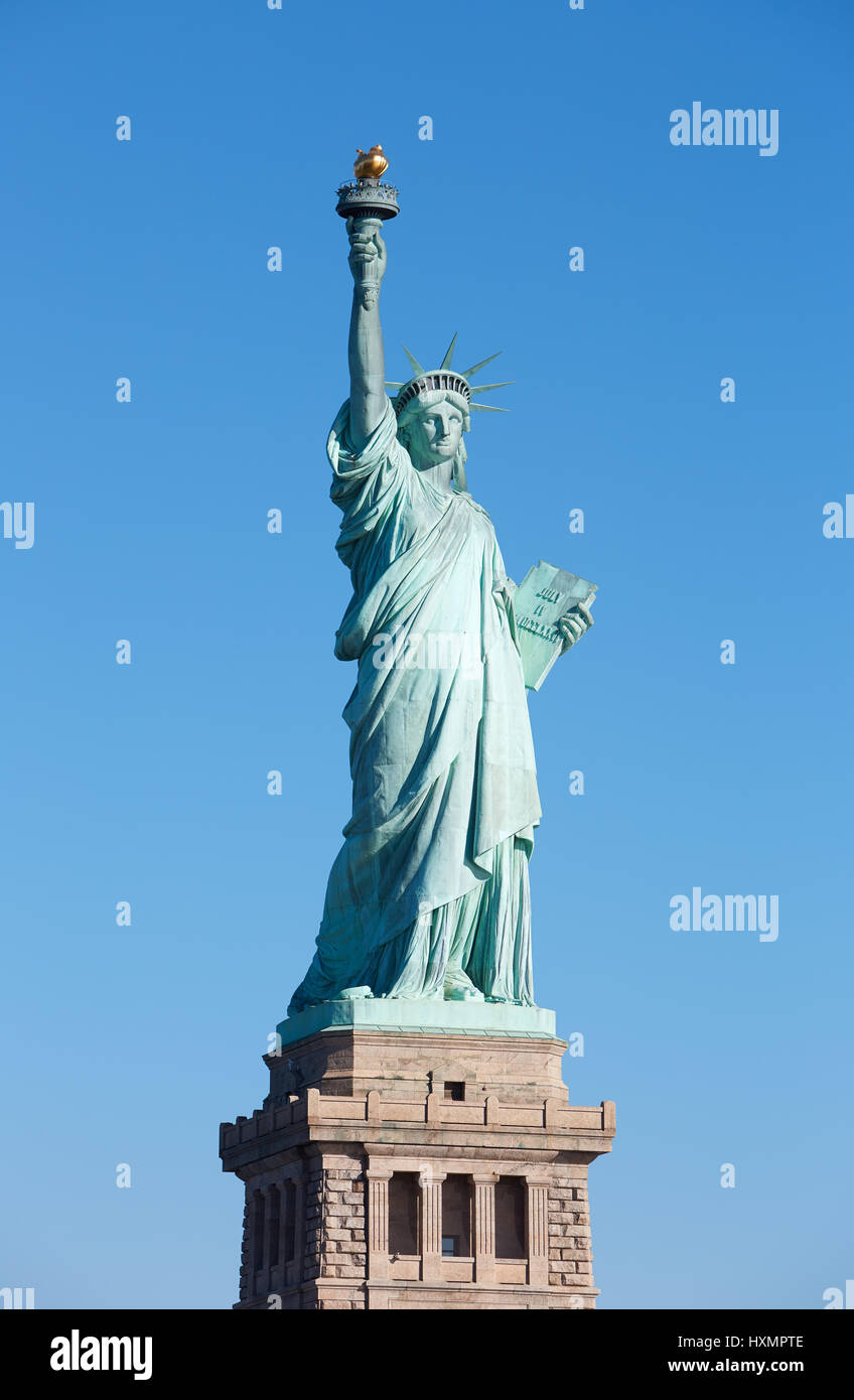 Le socle de la statue de la Liberté à New York, ciel bleu clair dans une journée ensoleillée, clipping path Banque D'Images