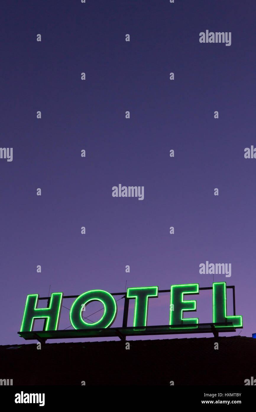 Signe d'un néon vert Hotel Banque D'Images