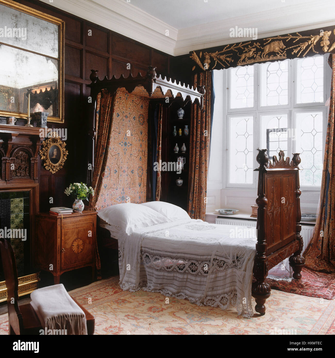 Meubles de chambre à coucher antique Banque de photographies et d'images à  haute résolution - Alamy