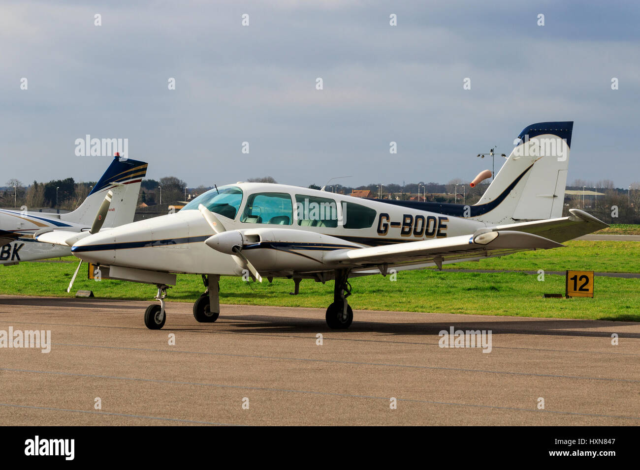 Cirrus SR22 G-FIKI Banque D'Images