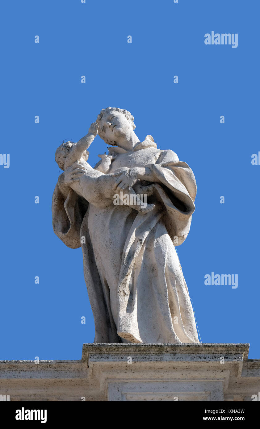 Saint Antoine de Padoue, fragment de colonnade de la Basilique Saint-Pierre. Basilique Papale de Saint Pierre dans la Cité du Vatican, Rome, Italie Banque D'Images