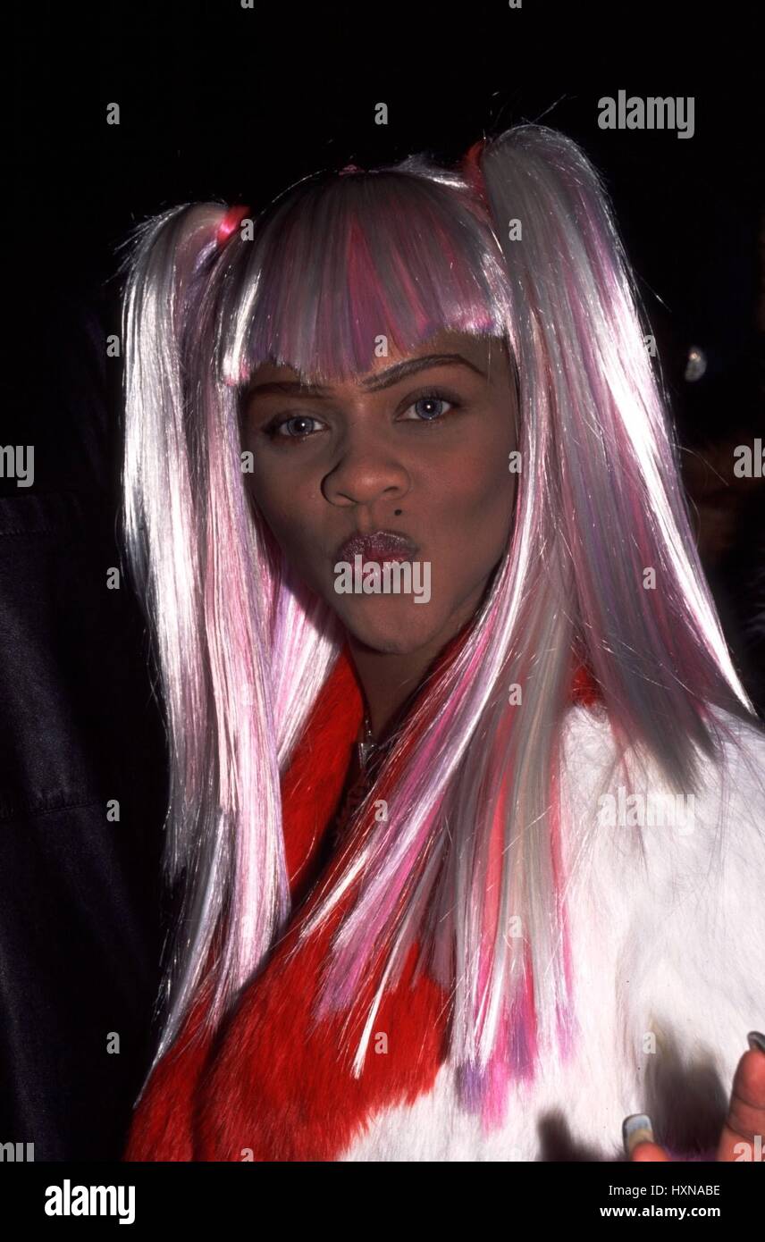 Lil' Kim Sean John 2000 Week-Bryant Ligne NYC Fashion Park, NYC Février 2000 © RTalensick MediaPunch // Banque D'Images