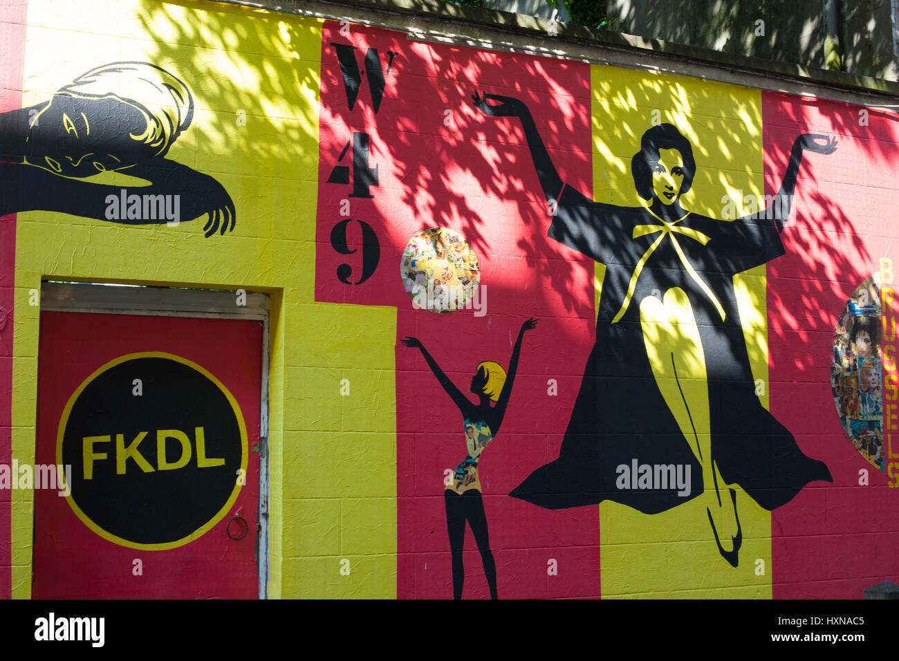 Audrey Hepburn peinture murale 'petit-déjeuner à Ixelles sur la rue où elle est née, Rue Keyenveld, Ixelles, Bruxelles, Belgique Banque D'Images