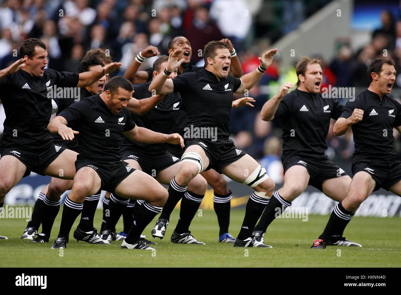 KIWI'S EFFECTUER LE HAKA Nouvelle-zélande V ANGLETERRE LONDRES TWICKENHAM ANGLETERRE 05 Novembre 2006 Banque D'Images