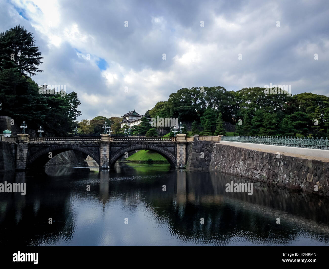 Pont Nijubashi et Imperial Palace - Tokyo, Japon Banque D'Images