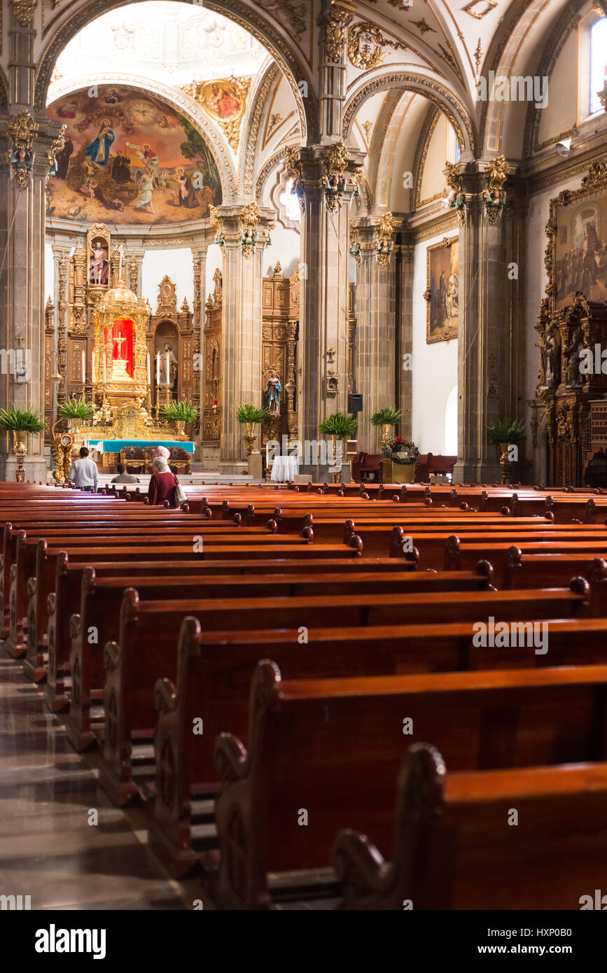 À l'intérieur de l'église coyoacan, Mexico, Décembre 2016 Banque D'Images