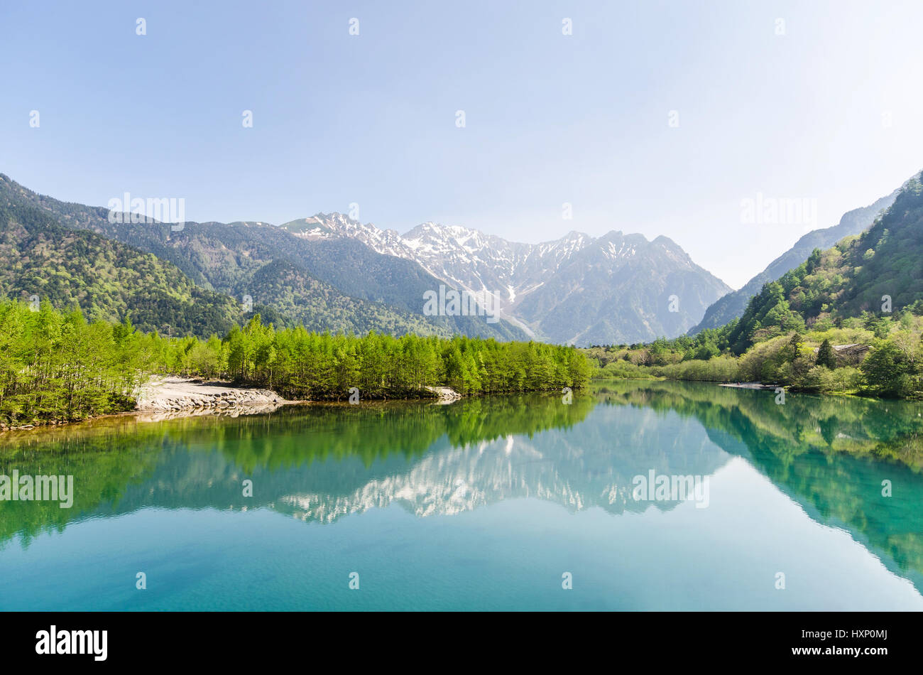 Montagne de Hotaka réfléchir sur étang taisho à kamikochi nagano japon Banque D'Images