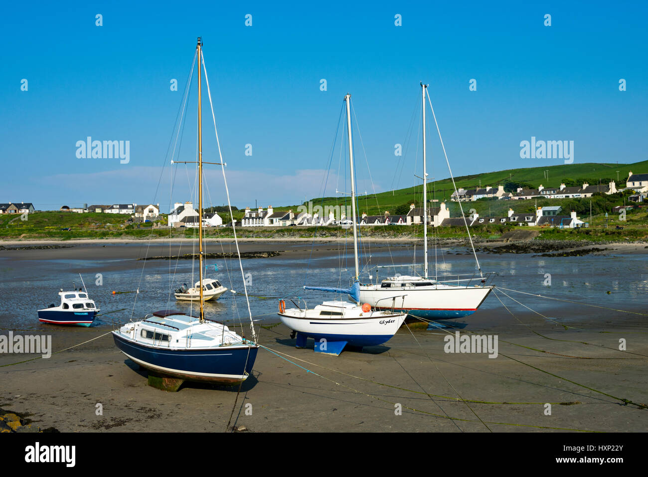 Bateaux amarrés dans la baie de Port Logan, Dumfries et Galloway, Écosse, Royaume-Uni Banque D'Images