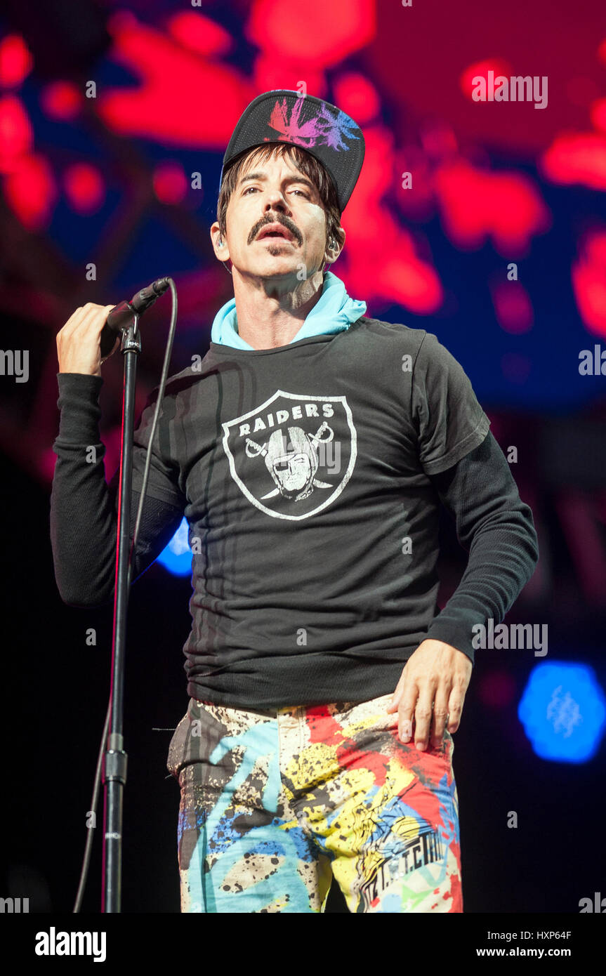 Anthony Kiedis des Red Hot Chili Peppers titres la scène principale au jour 3 du T in the Park Festival, 10 juillet 2016, l'Écosse. Banque D'Images