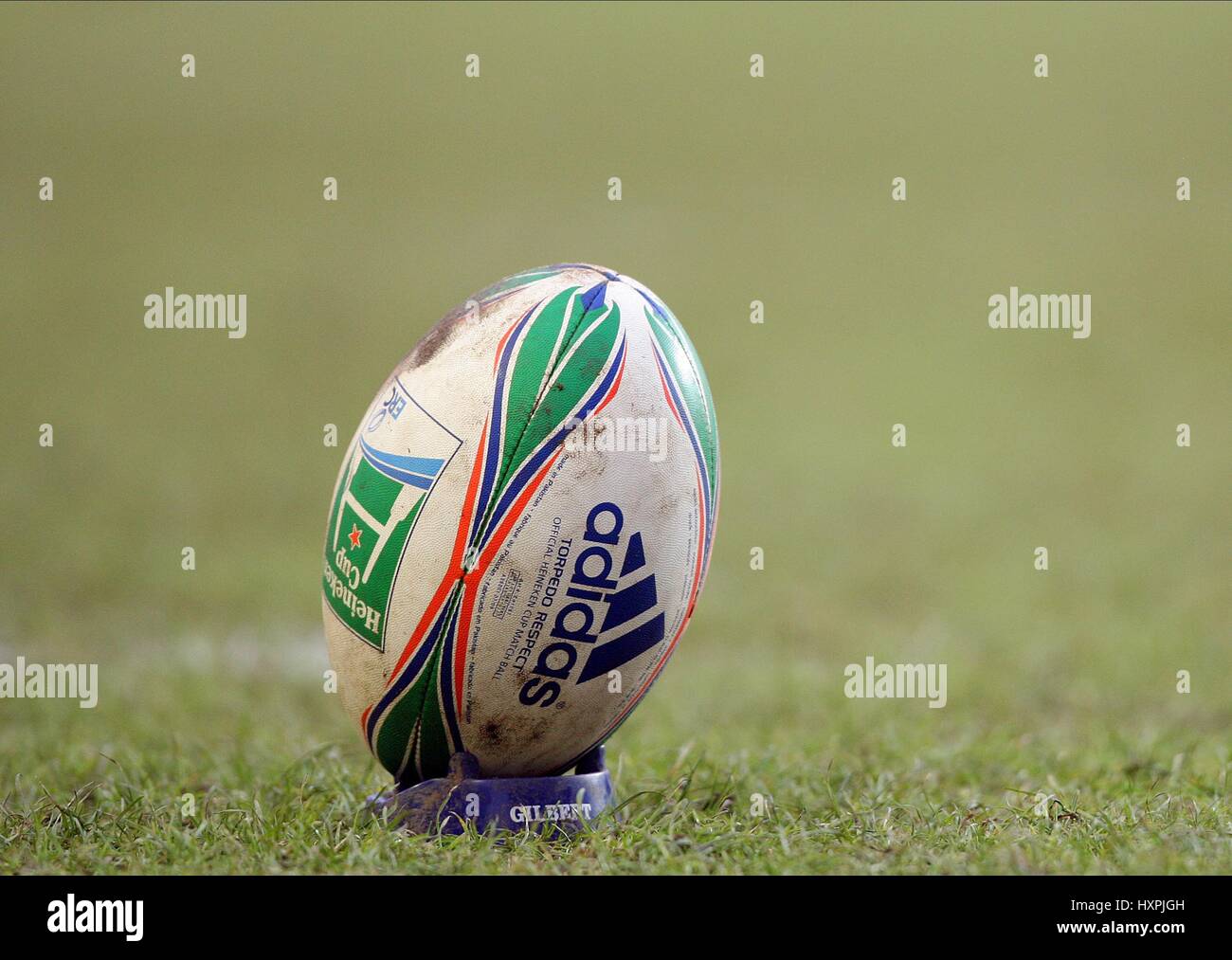 HEINEKEN CUP BALLON DE RUGBY HEINEKEN CUP RUGBY BALL WELFORD ROAD LEICESTER ANGLETERRE 16 Janvier 2010 Banque D'Images