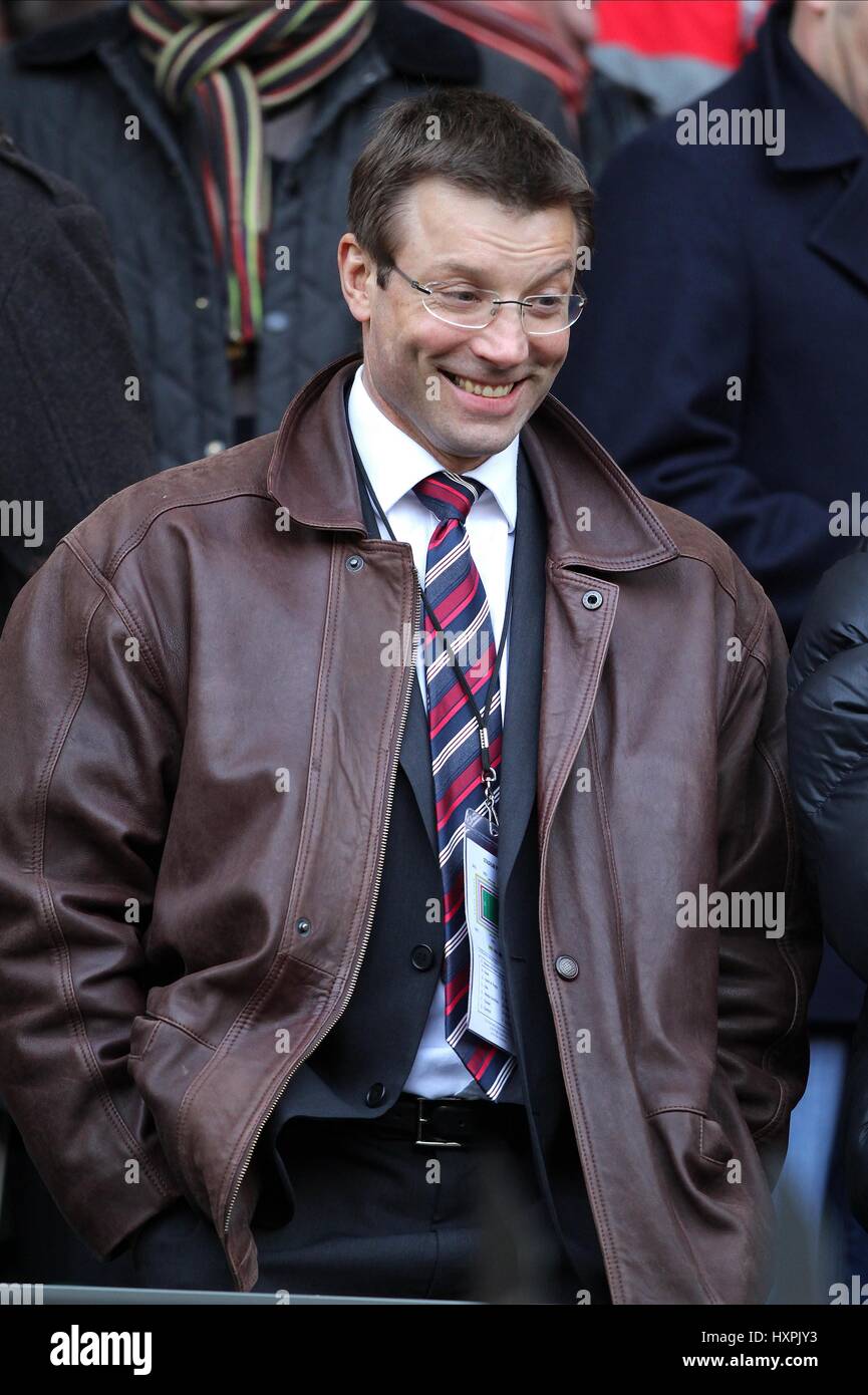 ROB ANDREW MBE ANGLETERRE ELITE RUGBY TWICKENHAM MIDDLESEX ANGLETERRE DIRECTEUR 27 Février 2010 Banque D'Images