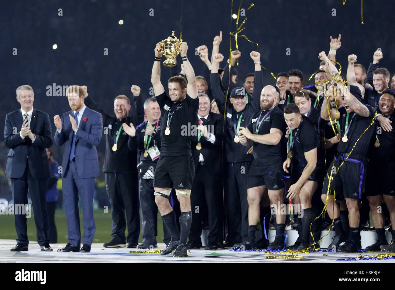 RICHIE MCCAW LÈVE LA COUPE DU MONDE NOUVELLE ZÉLANDE Nouvelle-Zélande Australie V V TWICKENHAM Londres Angleterre 31 octobre 2015 Banque D'Images