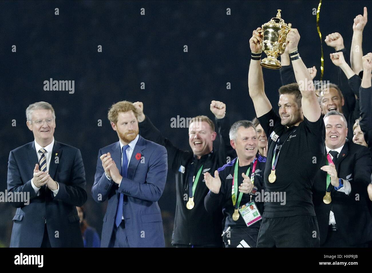 RICHIE MCCAW LÈVE LA COUPE DU MONDE NOUVELLE ZÉLANDE Nouvelle-Zélande Australie V V TWICKENHAM Londres Angleterre 31 octobre 2015 Banque D'Images