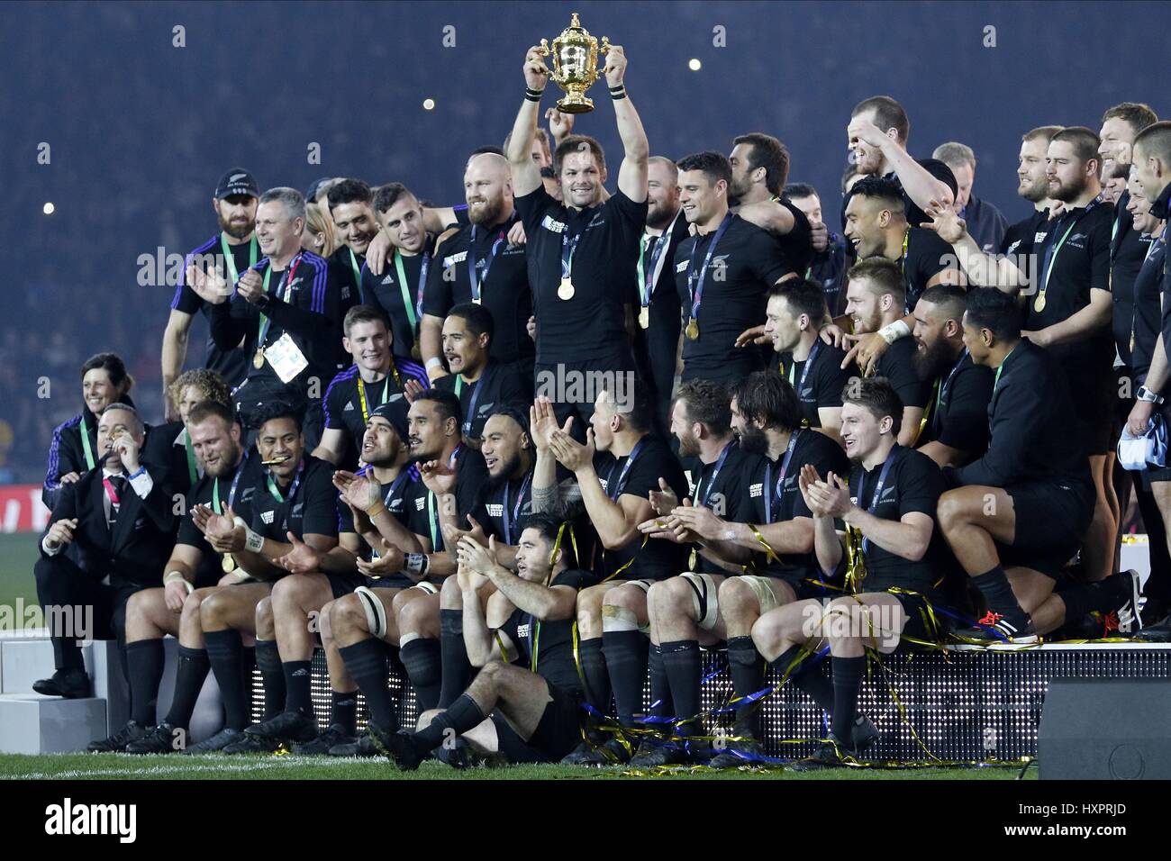 RICHIE MCCAW LÈVE LA COUPE DU MONDE NOUVELLE ZÉLANDE Nouvelle-Zélande Australie V V TWICKENHAM Londres Angleterre 31 octobre 2015 Banque D'Images