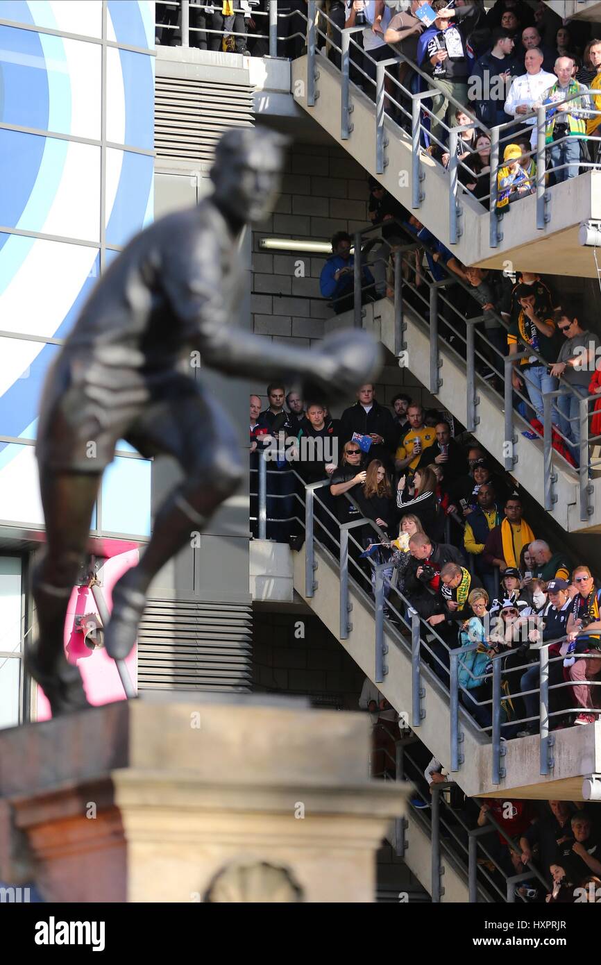 STATUE DE TWICKENHAM RUGBY FANS Nouvelle-zélande Nouvelle-zélande V V L'AUSTRALIE LONDRES ANGLETERRE TWICKENHAM 31 Octobre 2015 Banque D'Images