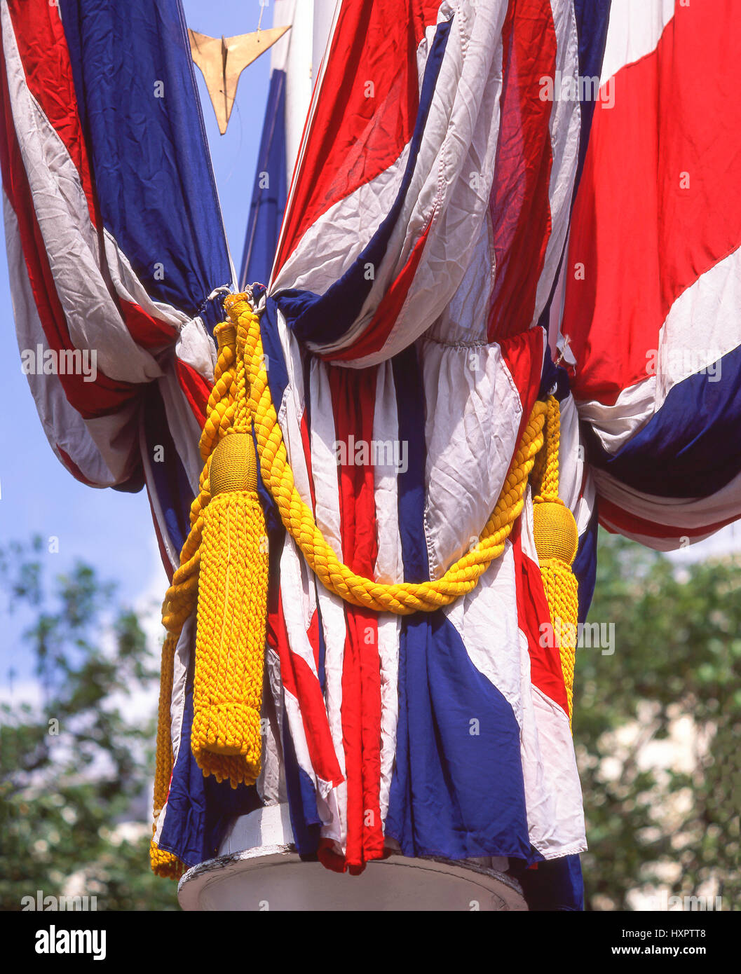 Le drapeau royal de décoration sur perche, Buckingham Palace, The Mall, City of westminster, Greater London, Angleterre, Royaume-Uni Banque D'Images