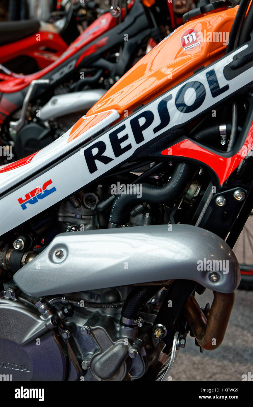 Madrid, Espagne - 25 mars 2017 : Honda Repsol motos de trial. MotoMadrid  motorcycle show à Madrid, Espagne Photo Stock - Alamy