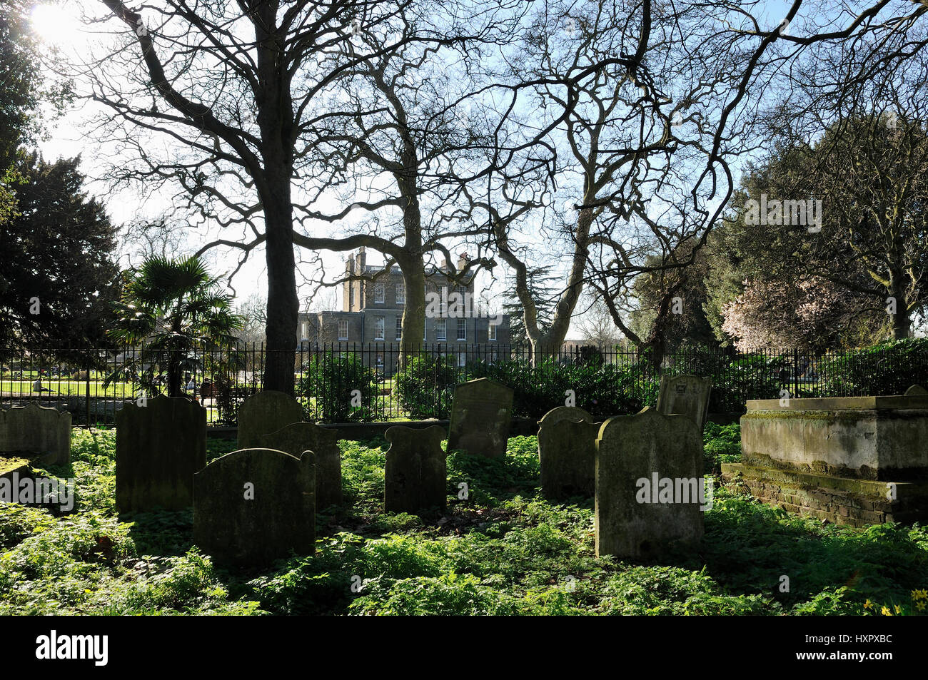 Clissold Park et chambre de St Mary's churchyard London UK Stoke Newington Banque D'Images