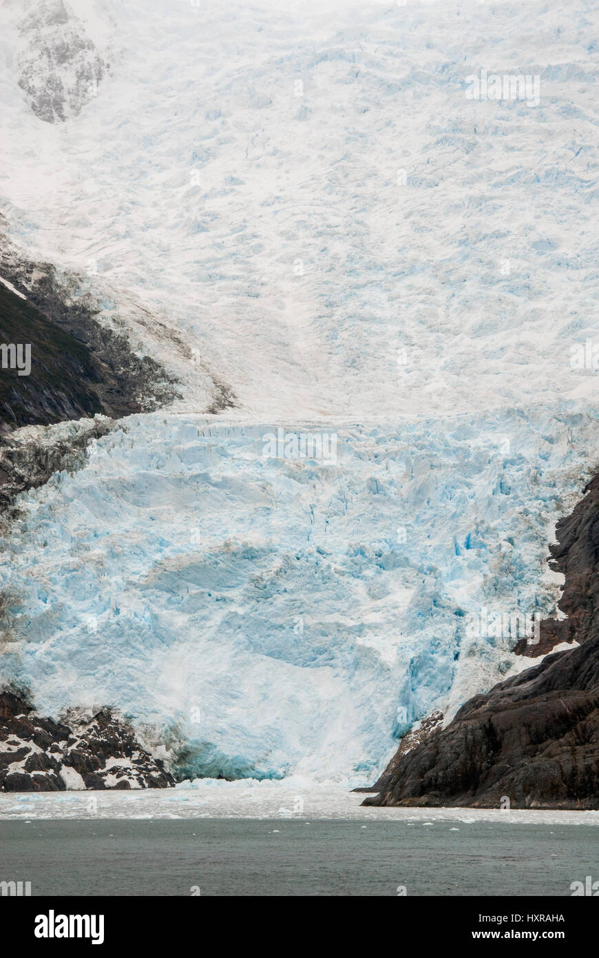 Les croisières dans le Glacier Alley - Patagonie Argentine - Paysage de belles montagnes, glaciers et cascade Banque D'Images