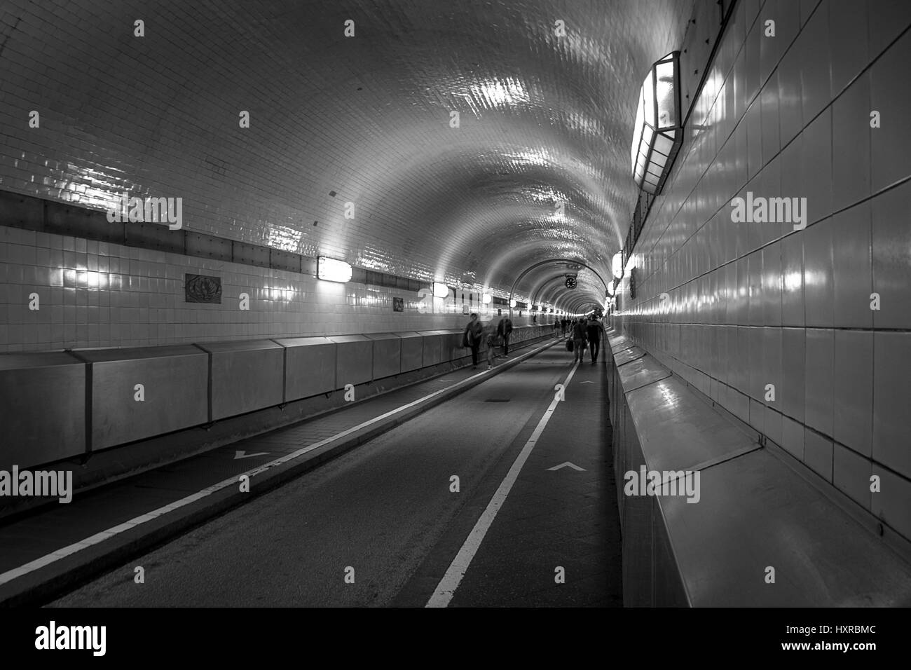 Montagnes alpines dans une nuit claire Banque D'Images