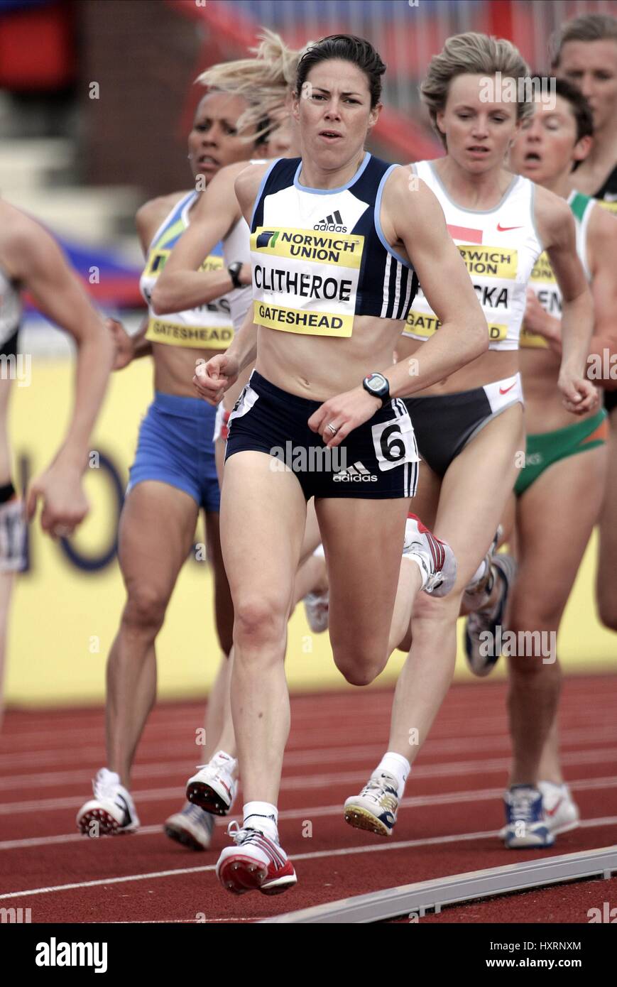 HELEN CLITHEROE 1500 MÈTRES GATESHEAD GATESHEAD INTERNATIONAL STADIUM ANGLETERRE 27 Juin 2004 Banque D'Images