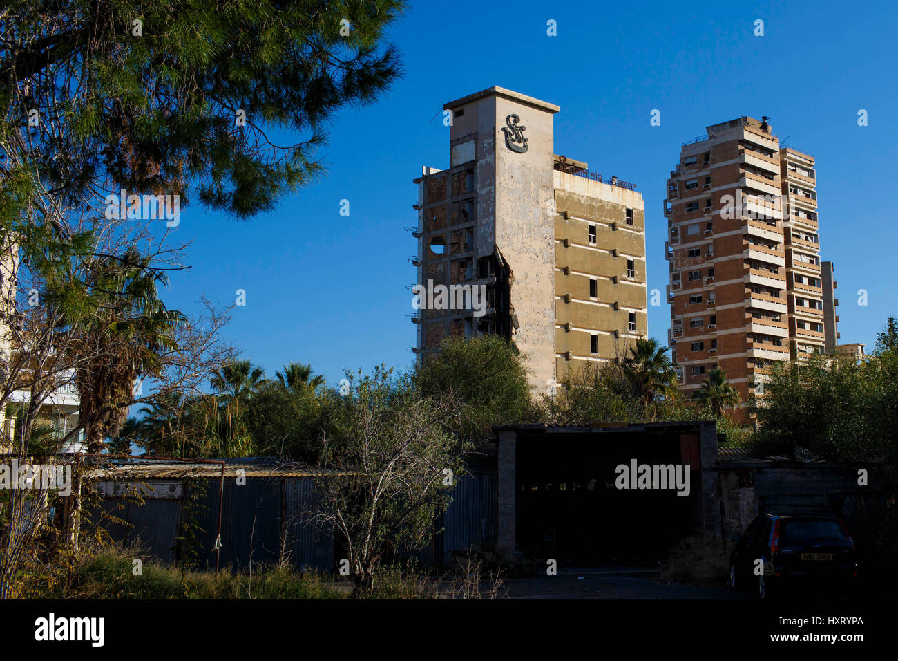 Des bâtiments abandonnés à Varosha, la partie sud de la ville chypriote de Famagouste, dans le nord de Chypre Banque D'Images