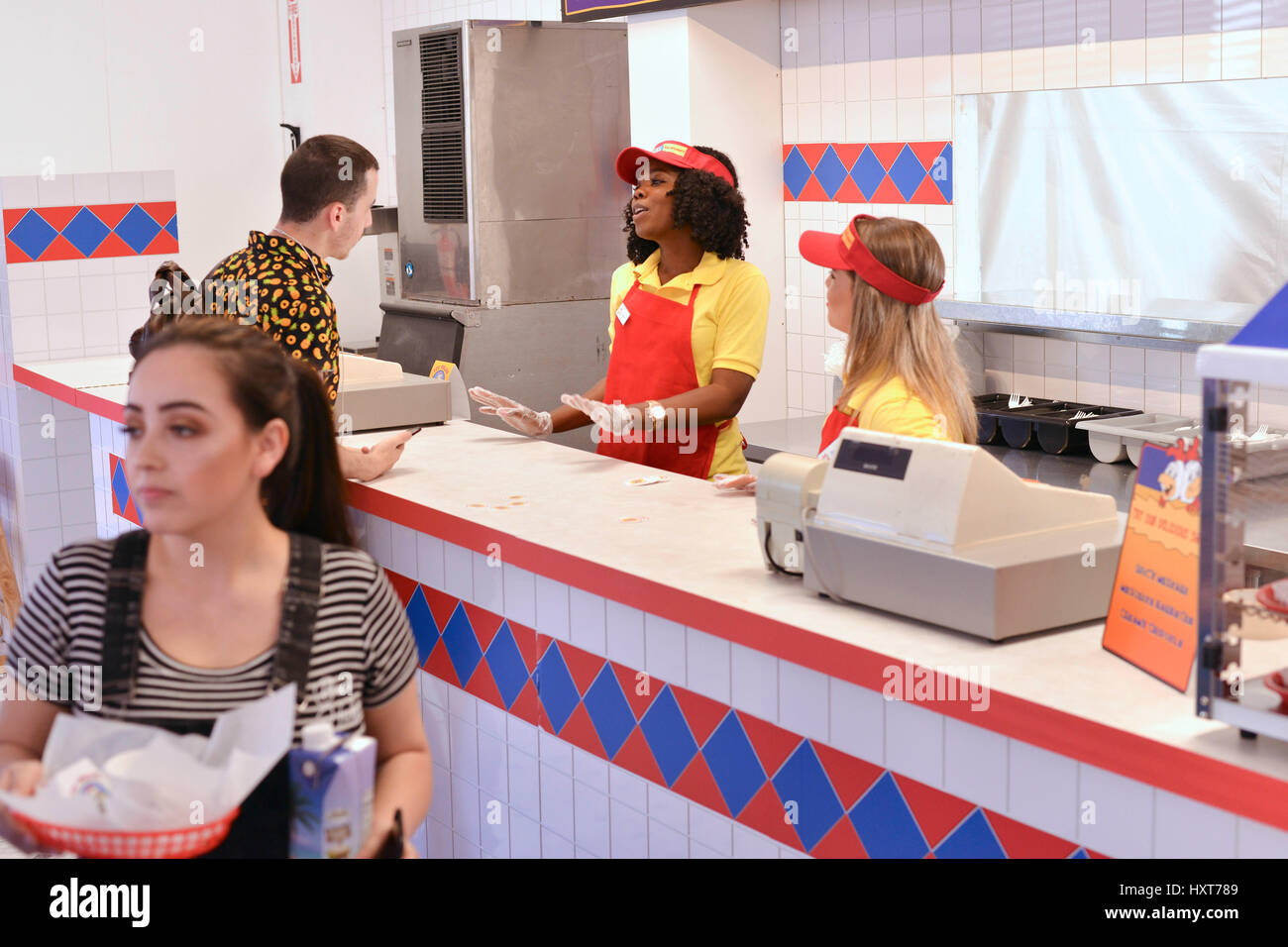 Los Angeles, USA. Mar 29, 2017. Sur l'emplacement de l'appel plus Saul Los Pollos Hermanos' Pop Up Store dans le centre-ville de Los Angeles le 29 mars 2017. Crédit : l'accès Photo/Alamy Live News' Banque D'Images