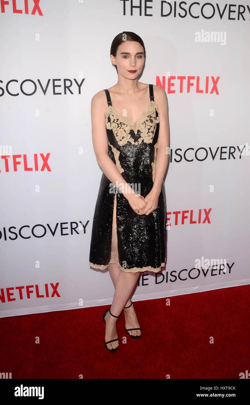 Los Angeles, CA, USA. Mar 29, 2017. Rooney Mara à la projection du film spécial Netflix de la découverte sur le Vista Theatre de Los Angeles, Californie le 29 mars 2017. Crédit : David Edwards/media/Alamy Punch Live News Banque D'Images