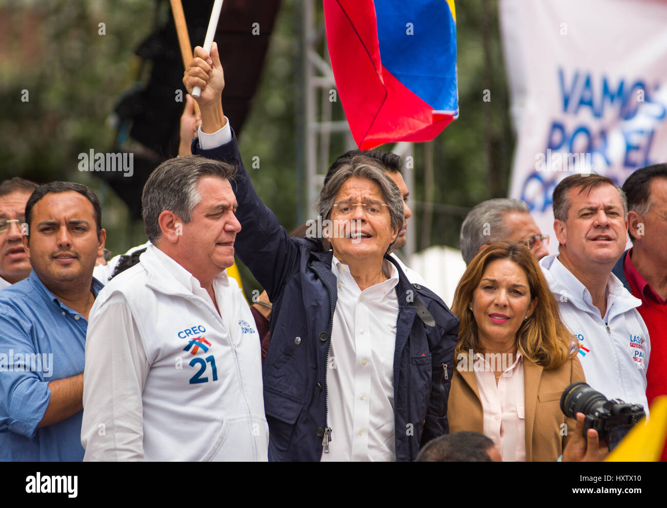 Quito, Équateur - Mars 26, 2017 : Guillermo Lasso, candidat du mouvement CREO, avec son binôme, Andres Paez au cours de campagne électorale Banque D'Images
