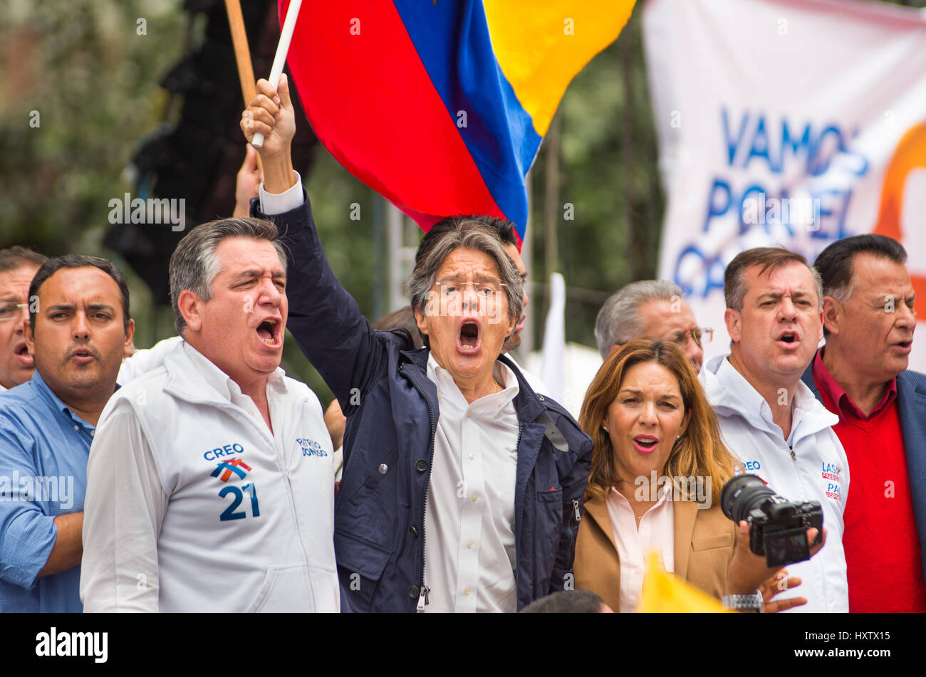 Quito, Équateur - Mars 26, 2017 : Guillermo Lasso, candidat du mouvement CREO, avec son binôme, Andres Paez au cours de campagne électorale Banque D'Images