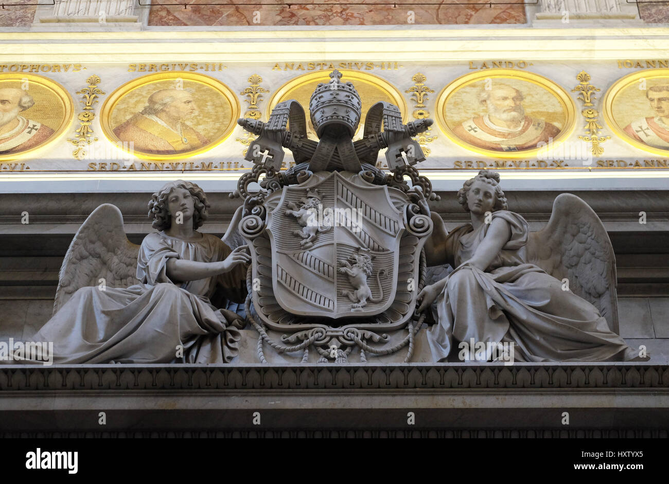 Armoiries du Pape Pie IX, basilique de Saint Paul Hors les Murs, Rome, Italie Banque D'Images