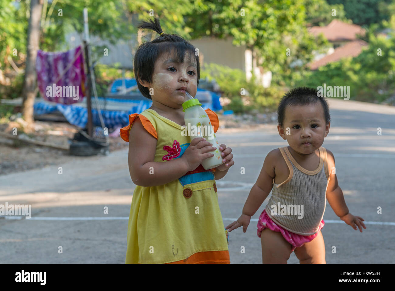 Les enfants thaïlandais à Phuket, Thaïlande. Banque D'Images