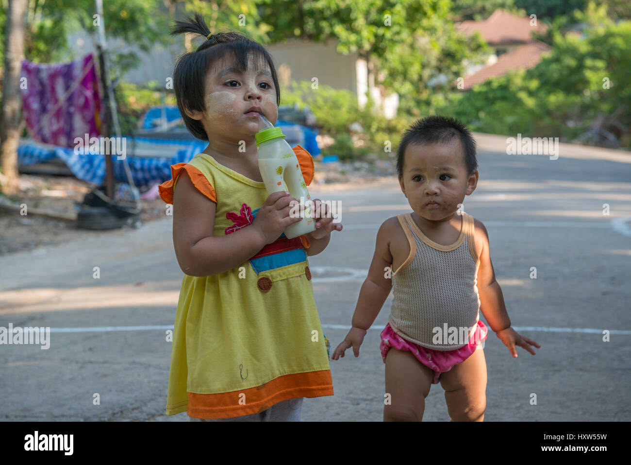 Les enfants thaïlandais à Phuket, Thaïlande. Banque D'Images