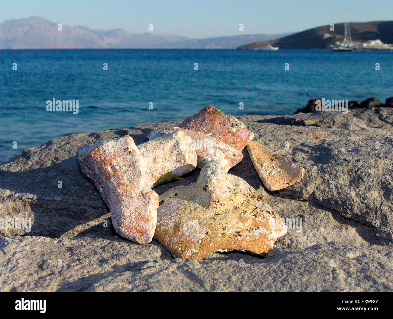 Poteries anciennes récupérées à partir de la mer en Grèce Banque D'Images