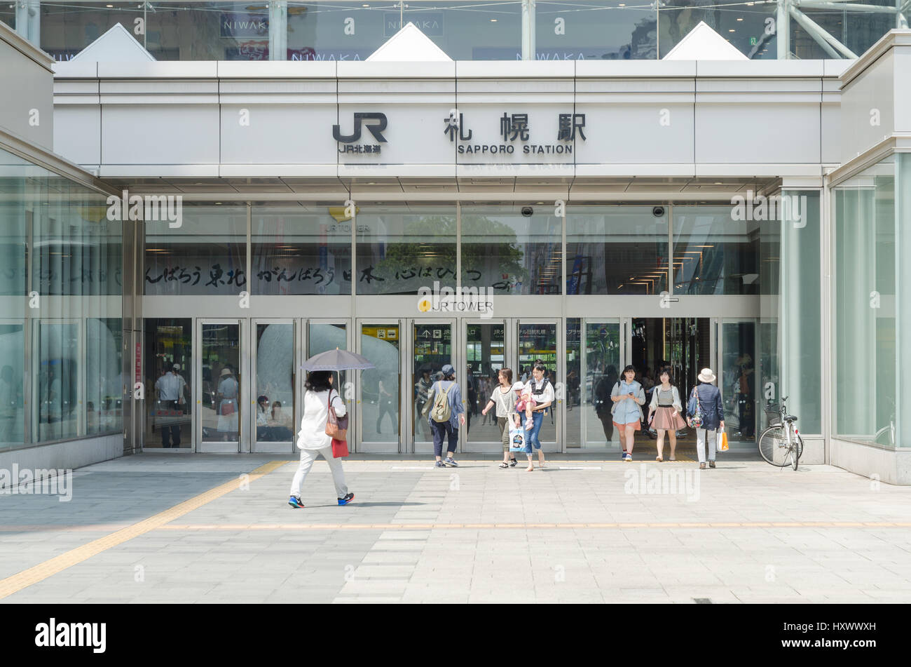Hokkaido, Japon - Juillet 14,2015 : gens de la gare JR Sapporo en été. Cette station est une gare situé dans le centre de Sapporo Banque D'Images