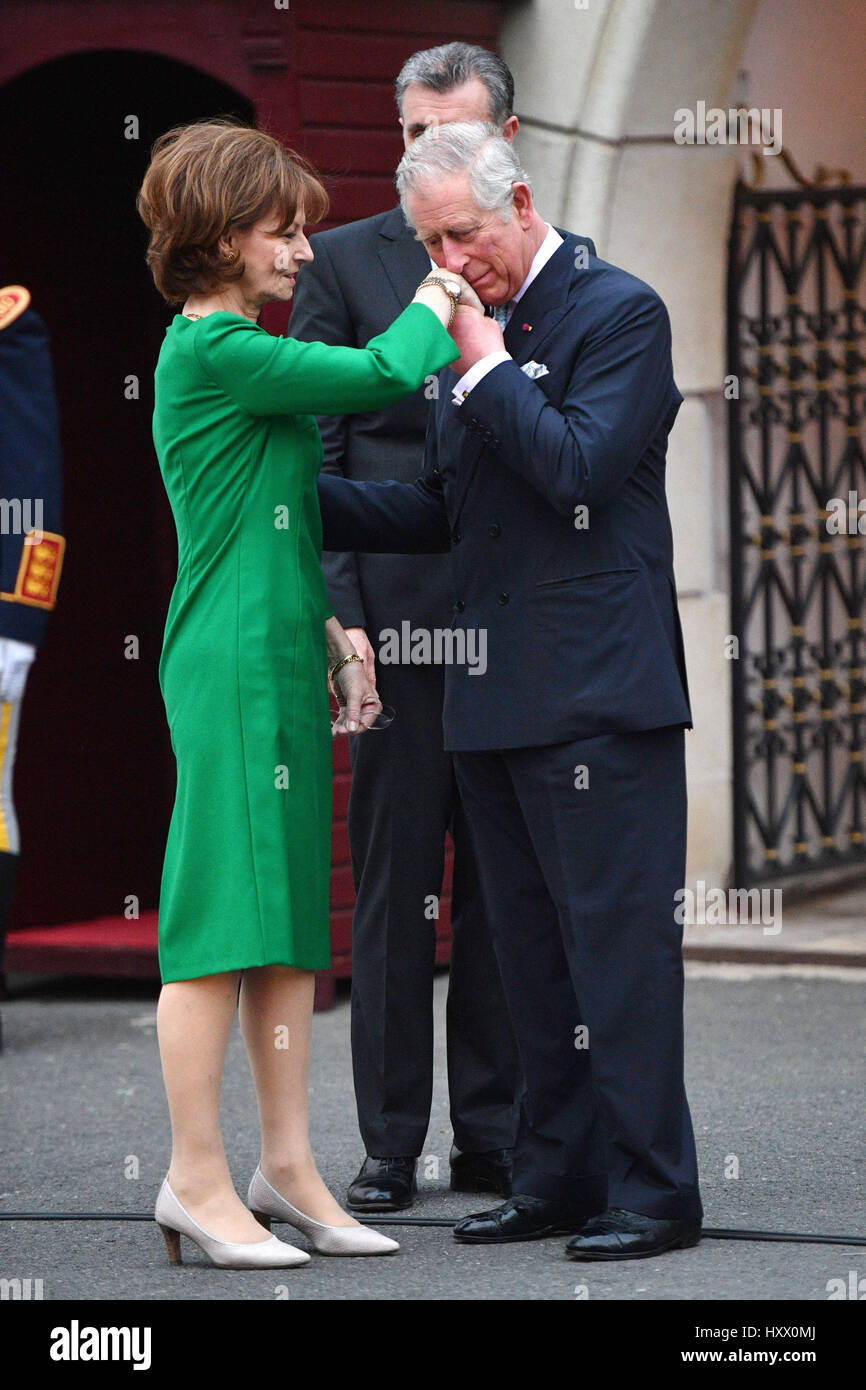 Crown Princess Margareta accueille le prince de Galles au Palais Elisabeta de Bucarest, la Roumanie, le deuxième jour de sa tournée européenne de neuf jours. Banque D'Images