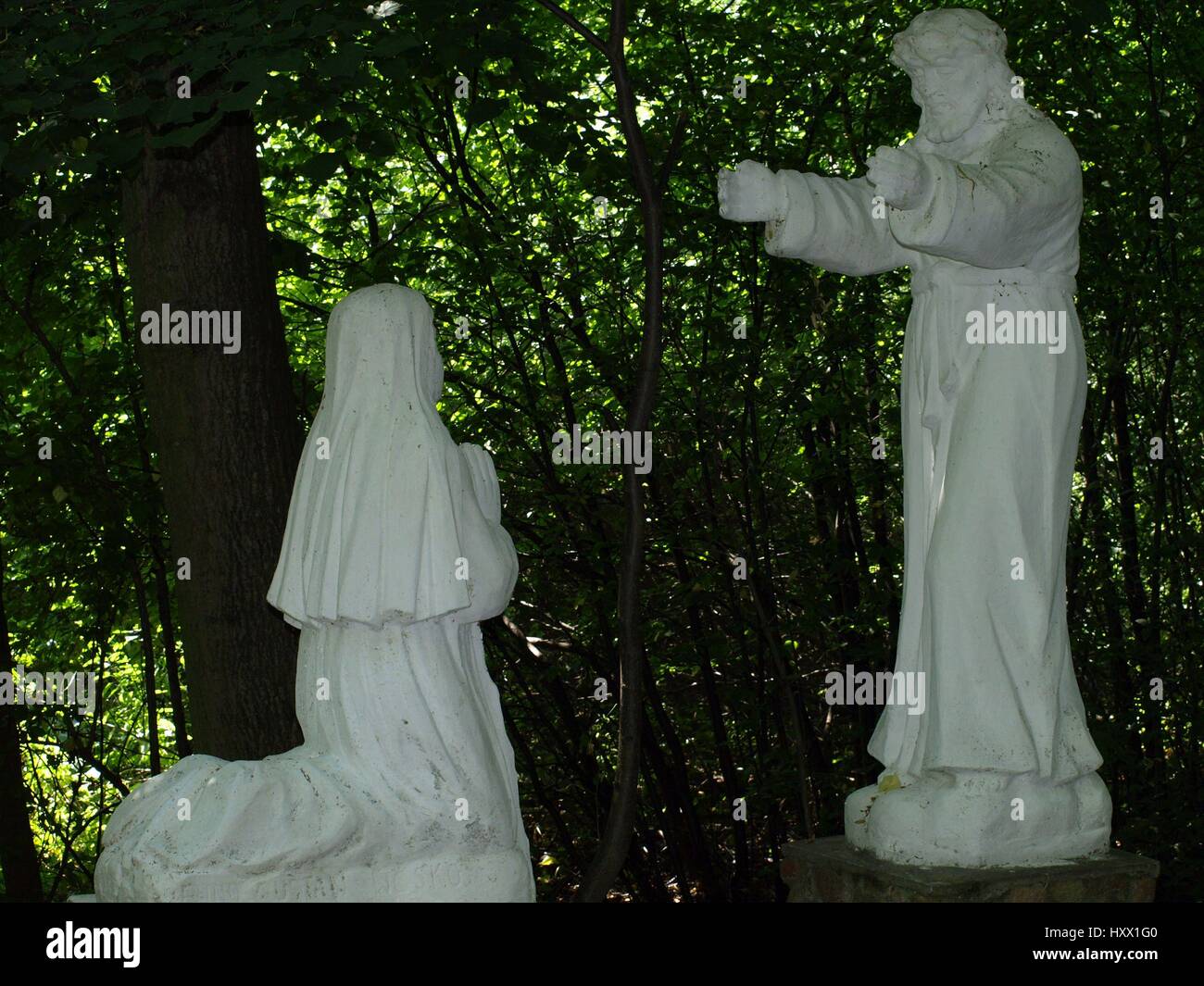 Stoned statues de saints dans le sanctuaire de la Sainte Otylia dans Urzedow, Pologne Banque D'Images
