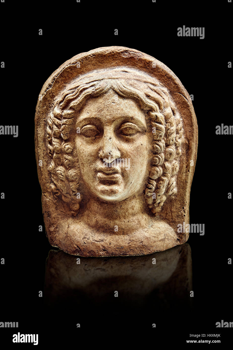 3e - 2e siècle avant J.-C. L'architecture étrusque voitive de plaques, inv 4770 femmes, Musée Archéologique National de Florence, Italie , fond noir Banque D'Images