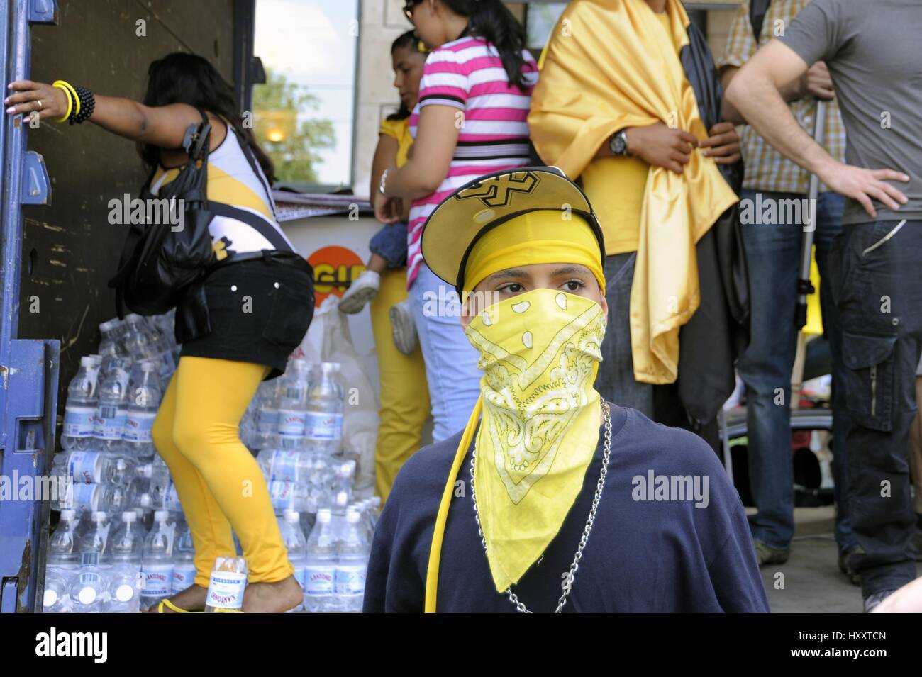 Milan (Italie), membres du groupe Latin Kings participer à une manifestation pour les droits des immigrants Banque D'Images